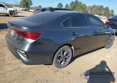 2021 Kia Forte Lxs z USA, uszkodzony, nr VIN 3KPF24AD9ME353489